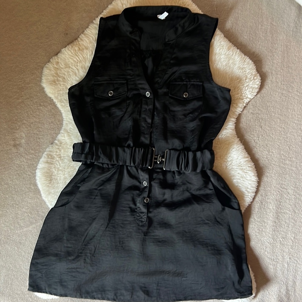 Studio Y black sleeveless dress with elastic belt and has pockets